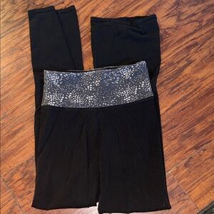 PINK Victoria's Secret Black Leggings with Speckled Gray Waistband